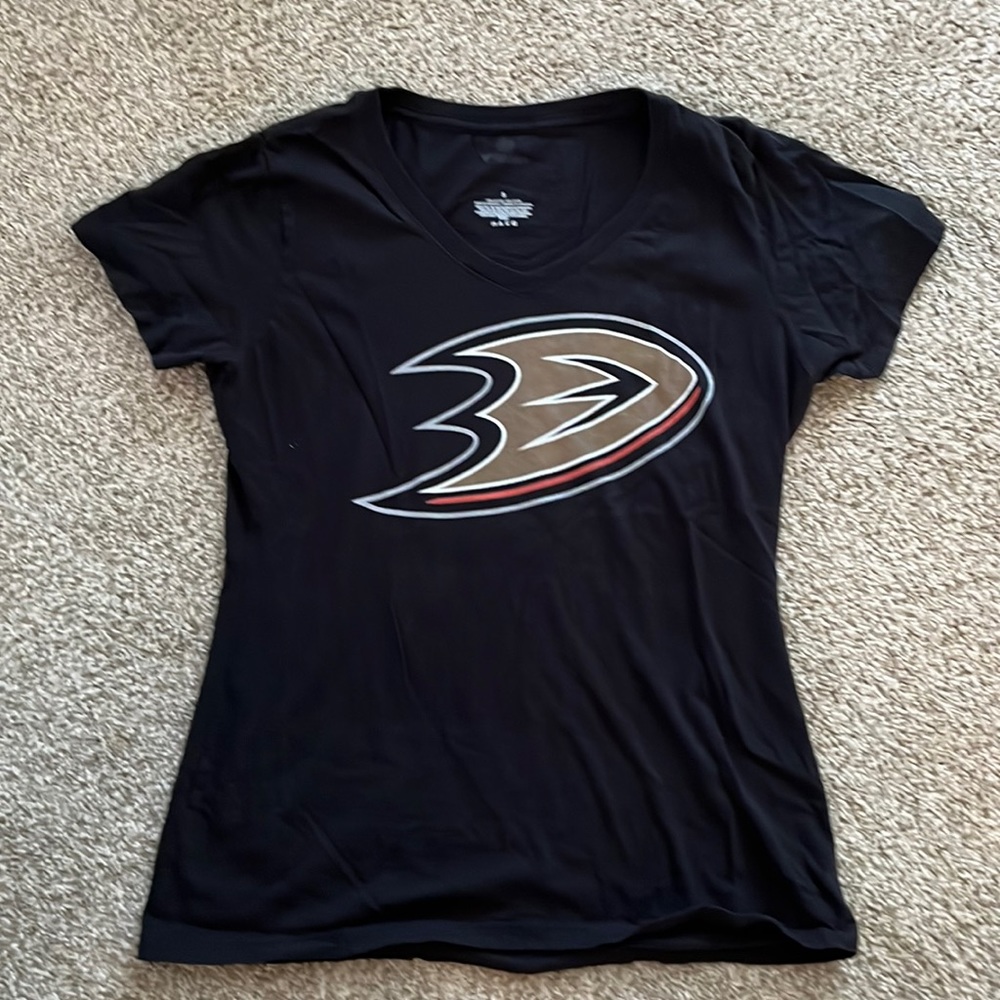 Woman’s NHL Ducks V-Neck